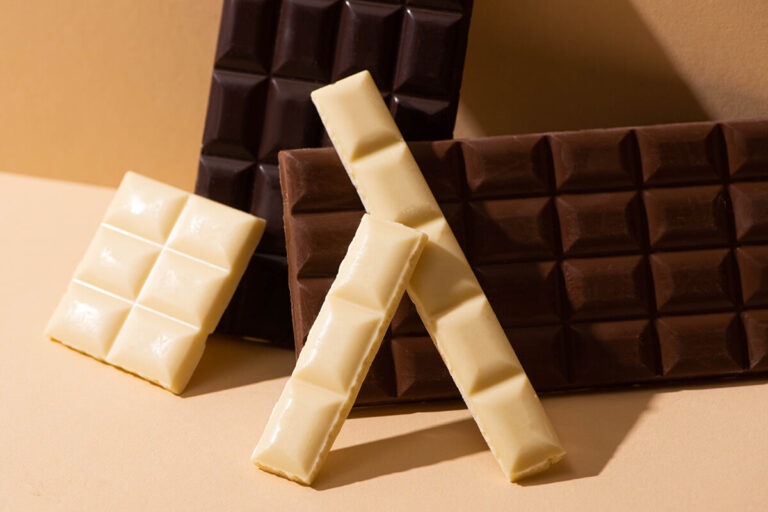 barrette di cioccolato bianco e cioccolato fondente