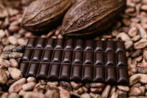 tavoletta di cioccolato con fave di cacao